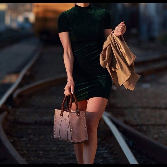 ⭐️Host Pick⭐️3 N 1 Chic Studded Handbag - Picture 11 of 12